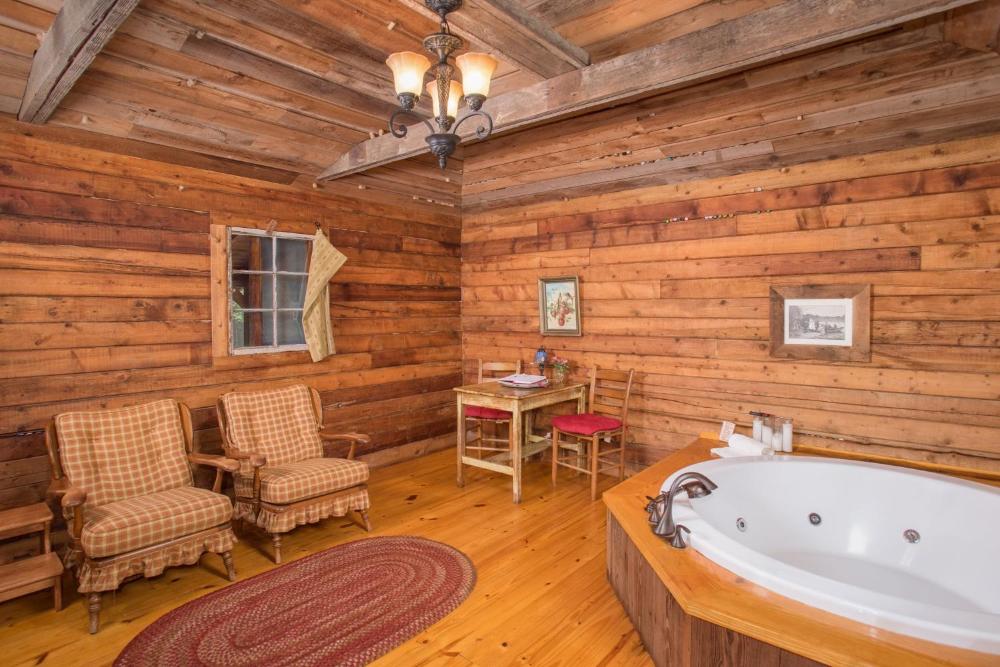 Deluxe King Room interior